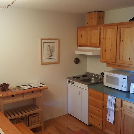 Wettstone Guest Ranch Bed & Breakfast Bridge Lake Room photo