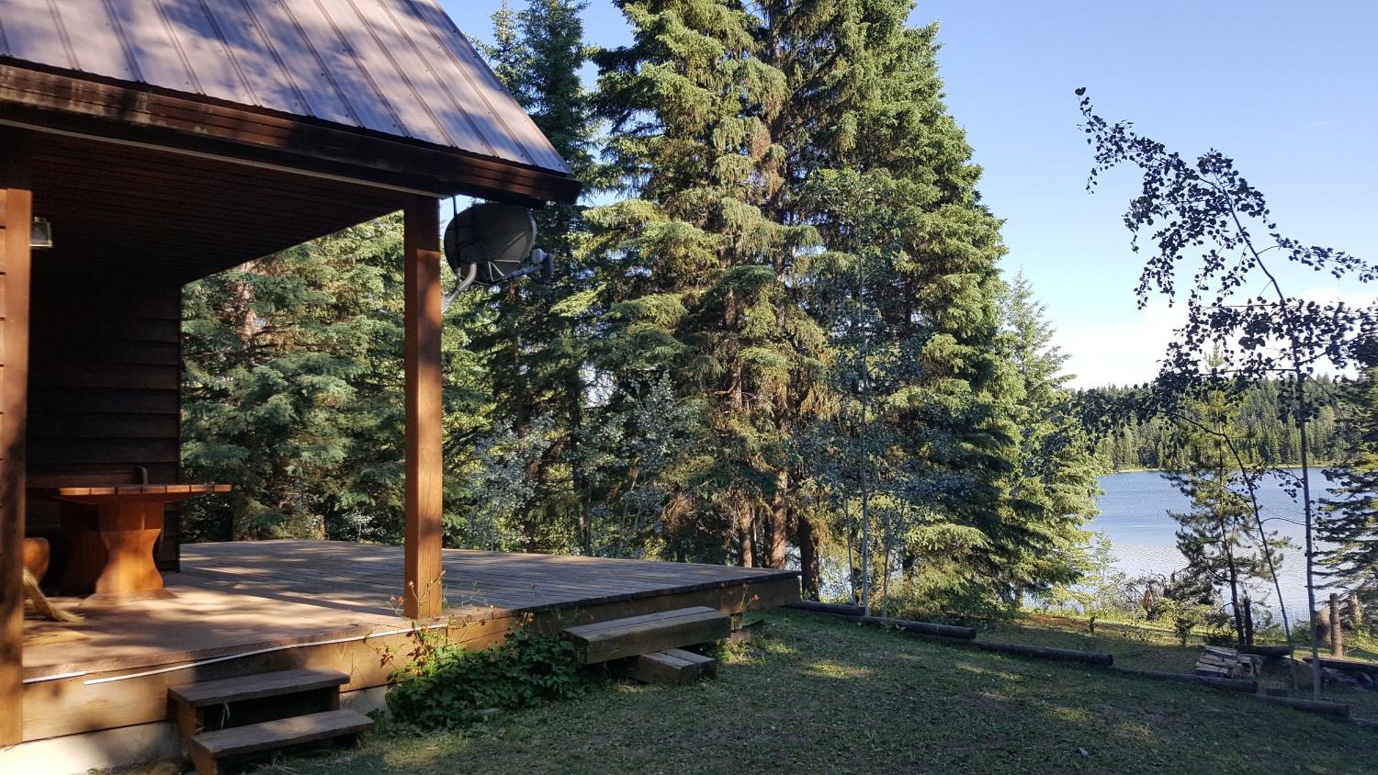 Wettstone Guest Ranch Bed & Breakfast Bridge Lake Room photo