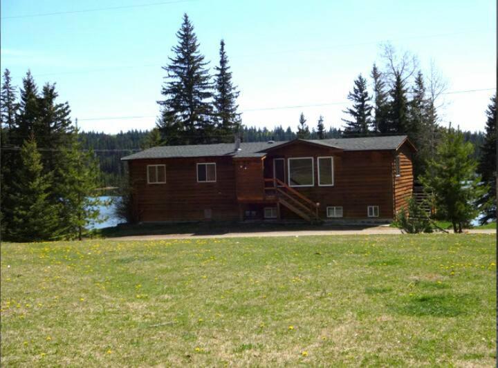 Wettstone Guest Ranch Bed & Breakfast Bridge Lake Room photo