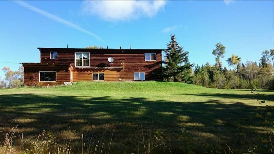 Wettstone Guest Ranch Bed & Breakfast Bridge Lake Room photo