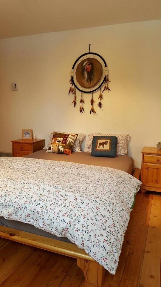 Wettstone Guest Ranch Bed & Breakfast Bridge Lake Room photo