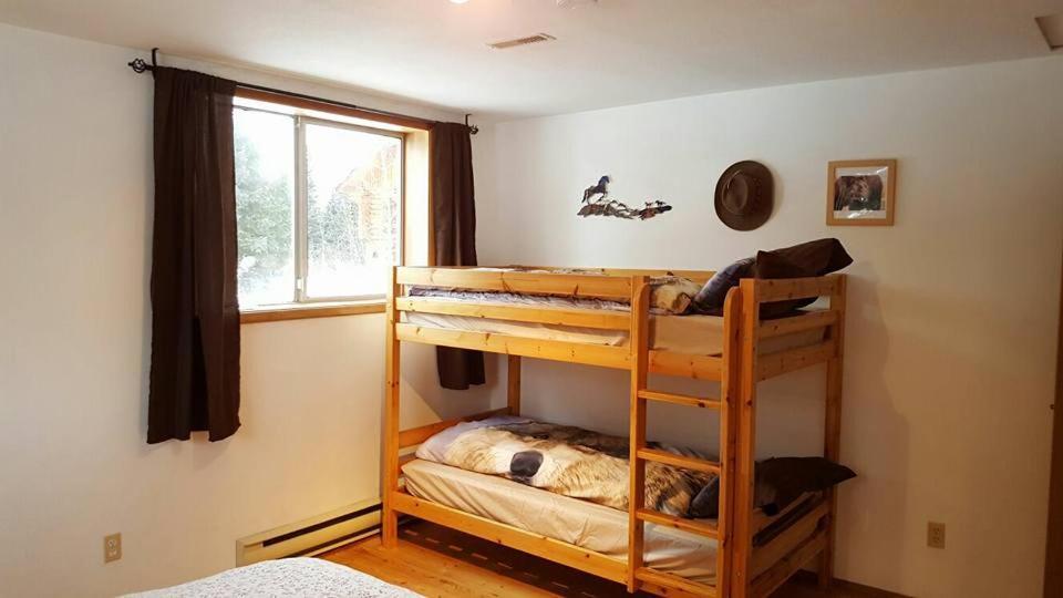 Wettstone Guest Ranch Bed & Breakfast Bridge Lake Room photo