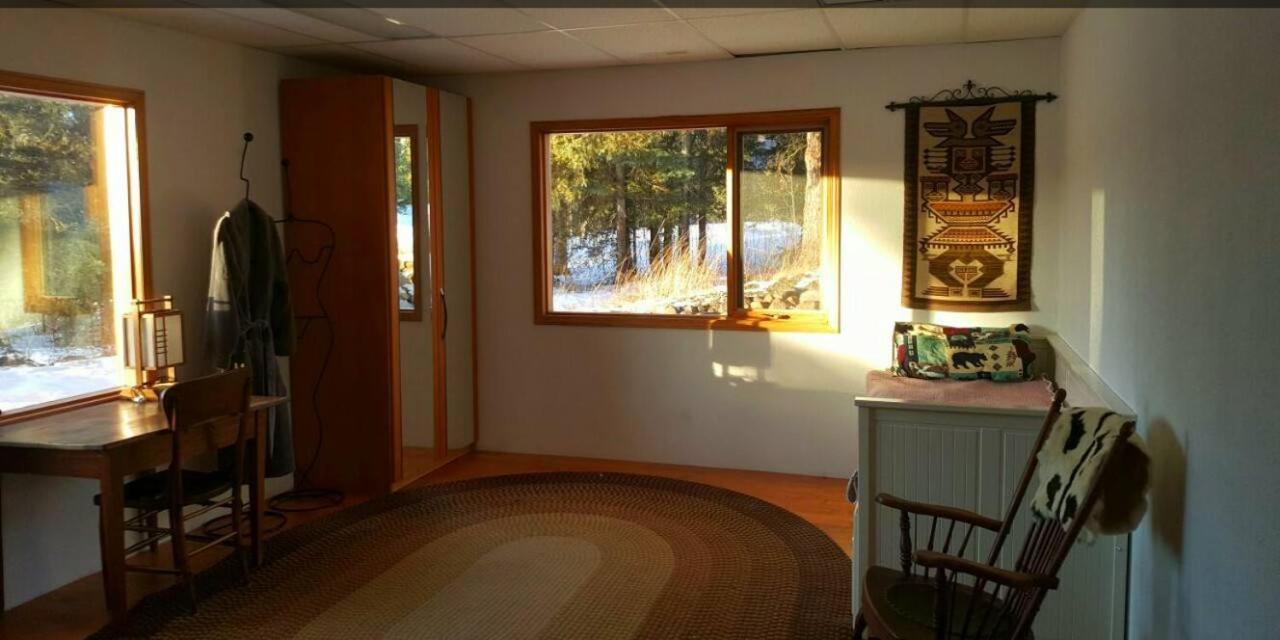 Wettstone Guest Ranch Bed & Breakfast Bridge Lake Room photo