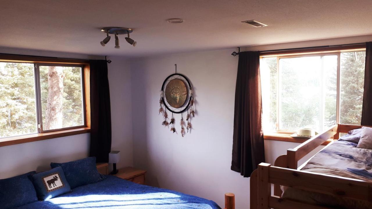 Wettstone Guest Ranch Bed & Breakfast Bridge Lake Exterior photo