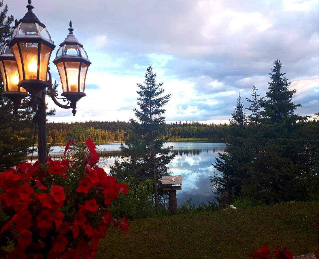 Wettstone Guest Ranch Bed & Breakfast Bridge Lake Exterior photo